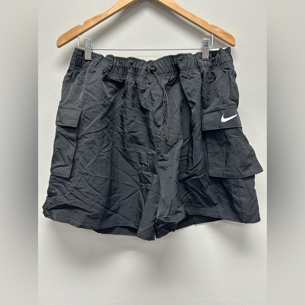 Nike Sportswear Essential Women's Woven High-Waisted Shorts
